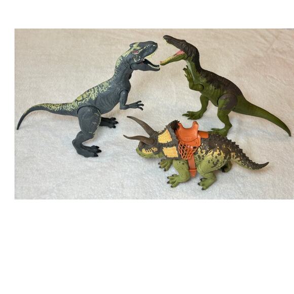 2017 Jurassic Clash & World Dino Figures: Triceratops, Allosaurus, Baryonyx - Picture 1 of 16